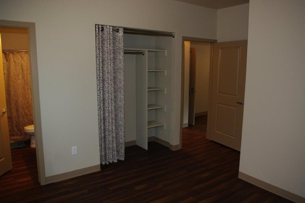 Carriage House Apartments - Image 11