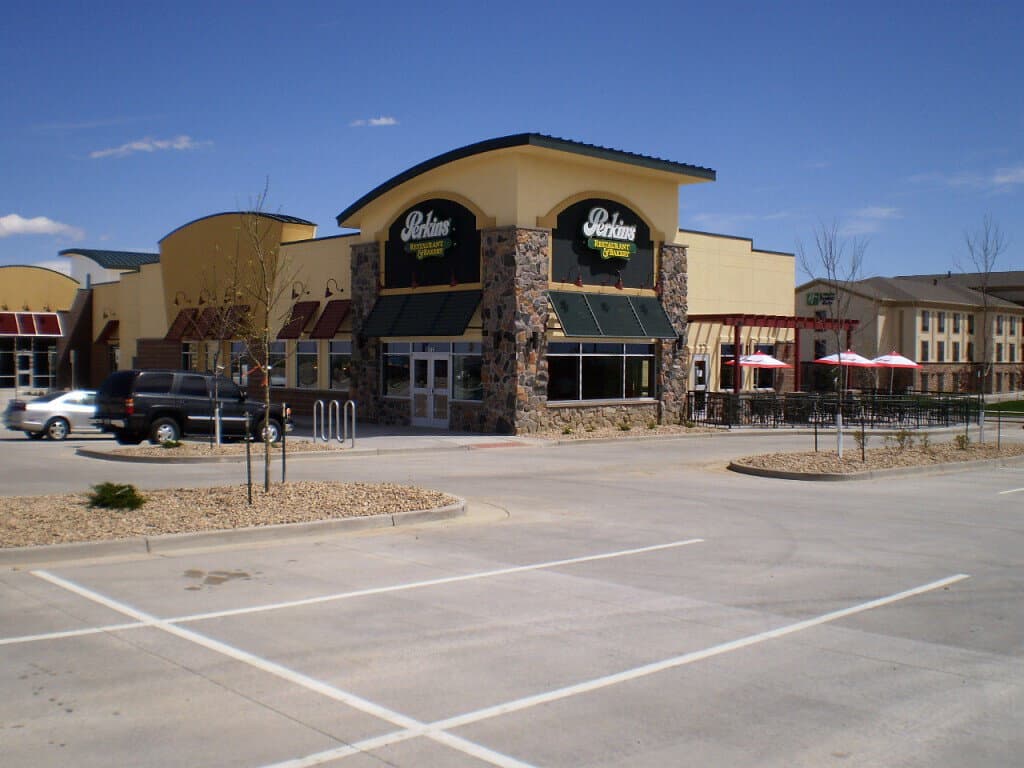 Eagle Crossing Retail and Perkins Restaurant & Bakery Tenant Finish