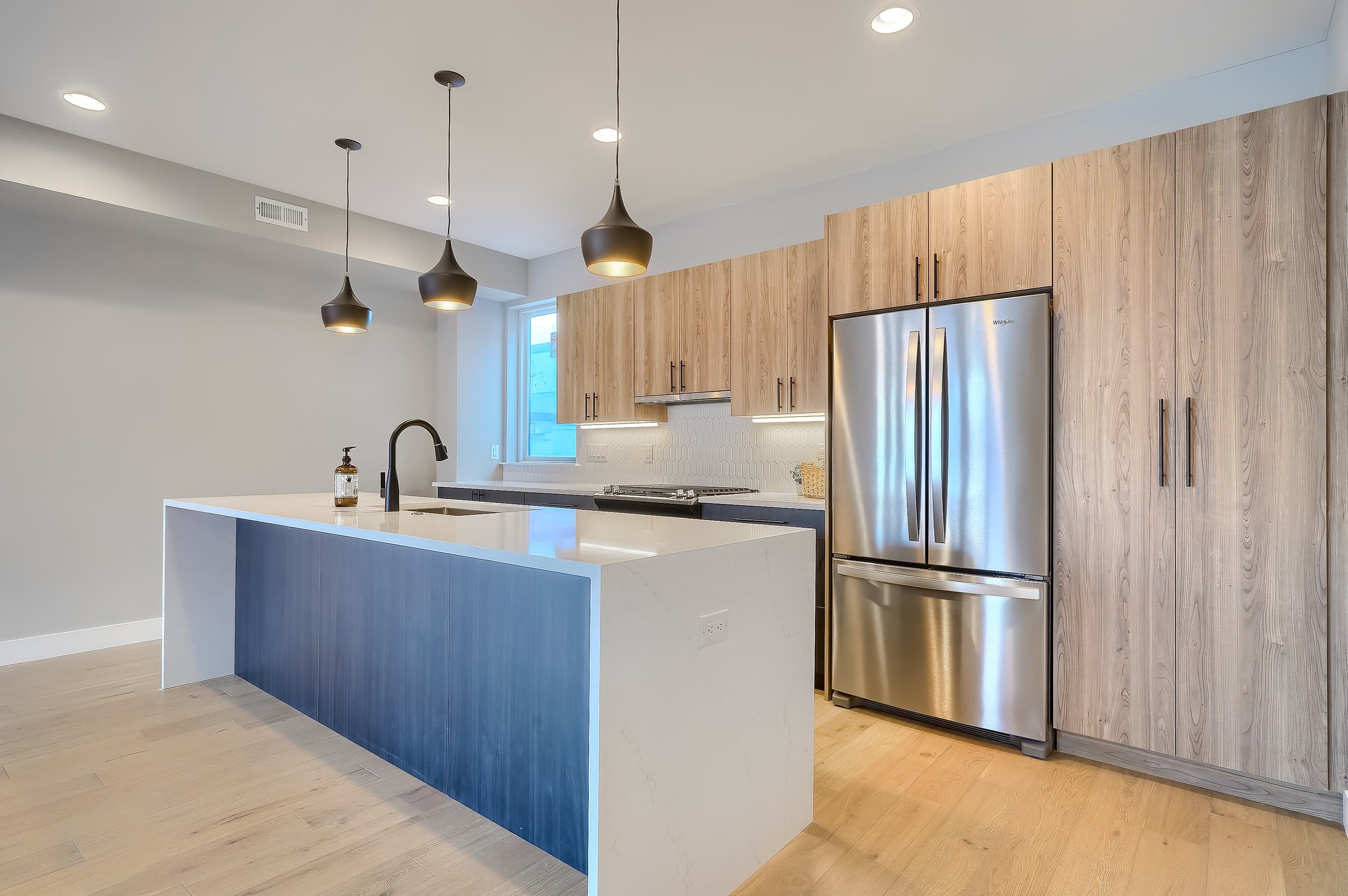 Jefferson Park Point Condos - Image 3