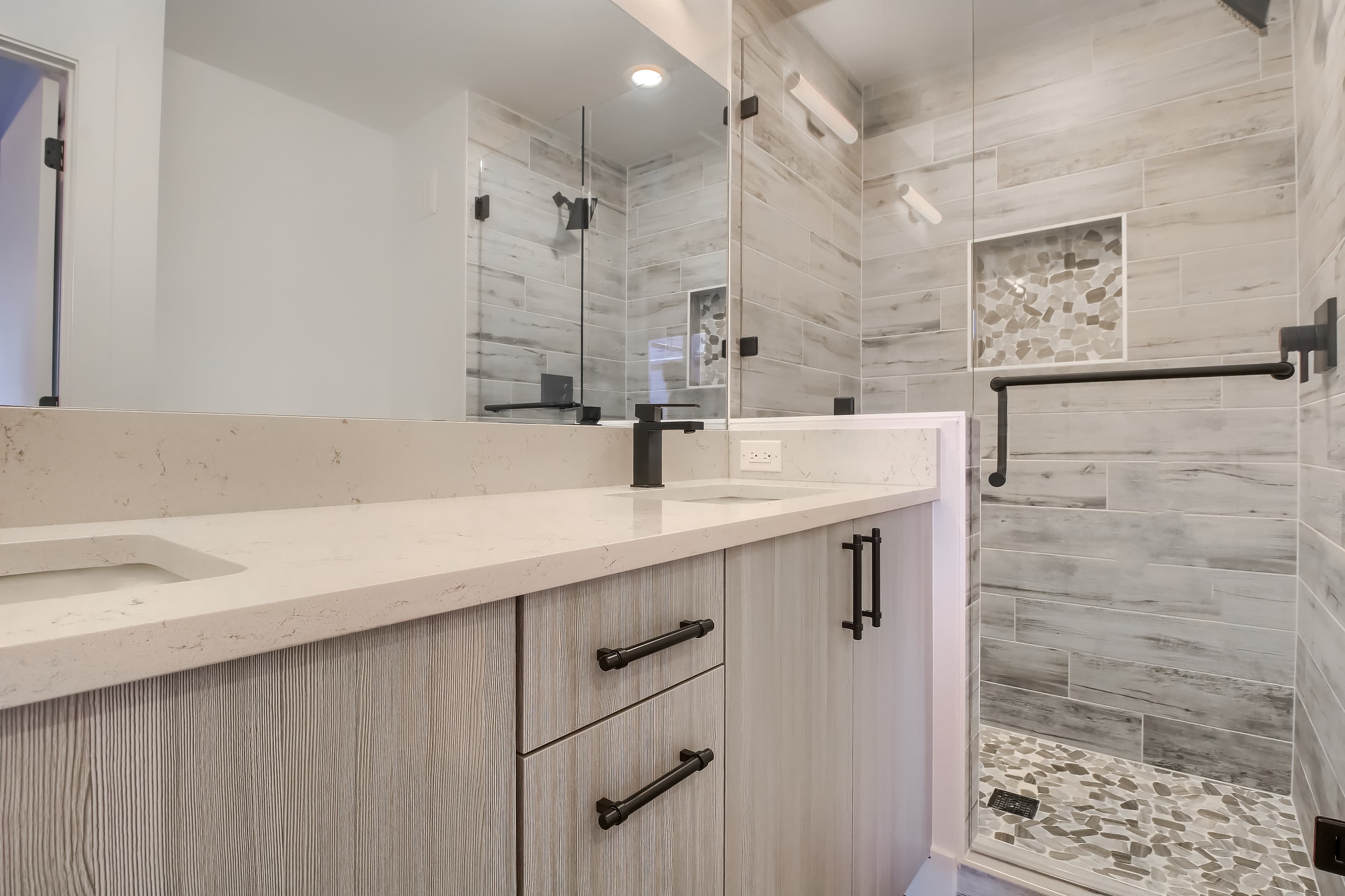 Jefferson Park Point Condos - Image 6